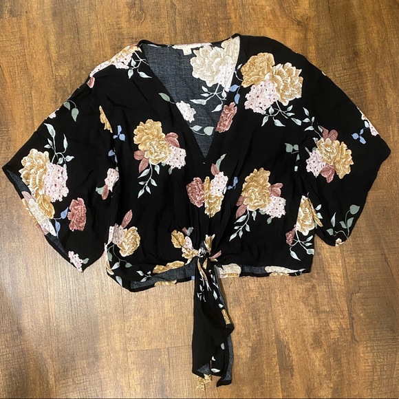 Black floral print tie top - Picture 2 of 3